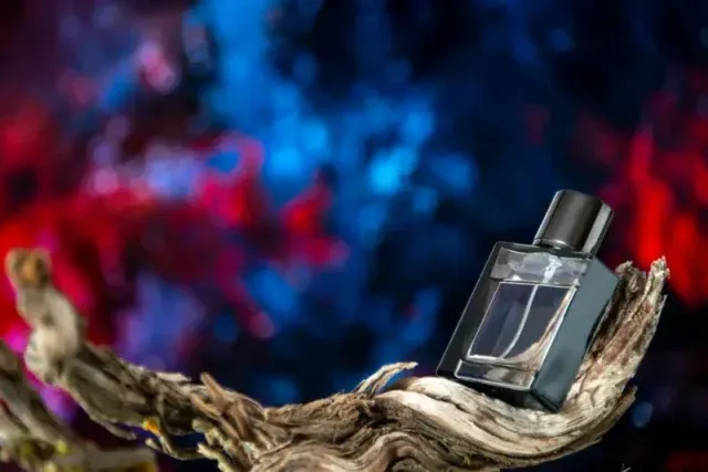 Perfumy dla mężczyzn na różne okazje: od świeżych po głębokie aromaty